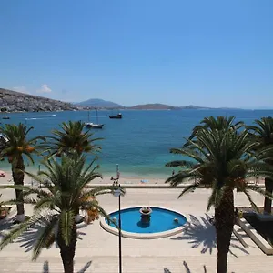 Hotel Ari